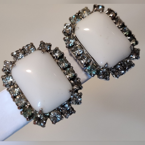 Vintage Signed Weiss White Milk Class Earrings - Picture 15 of 15